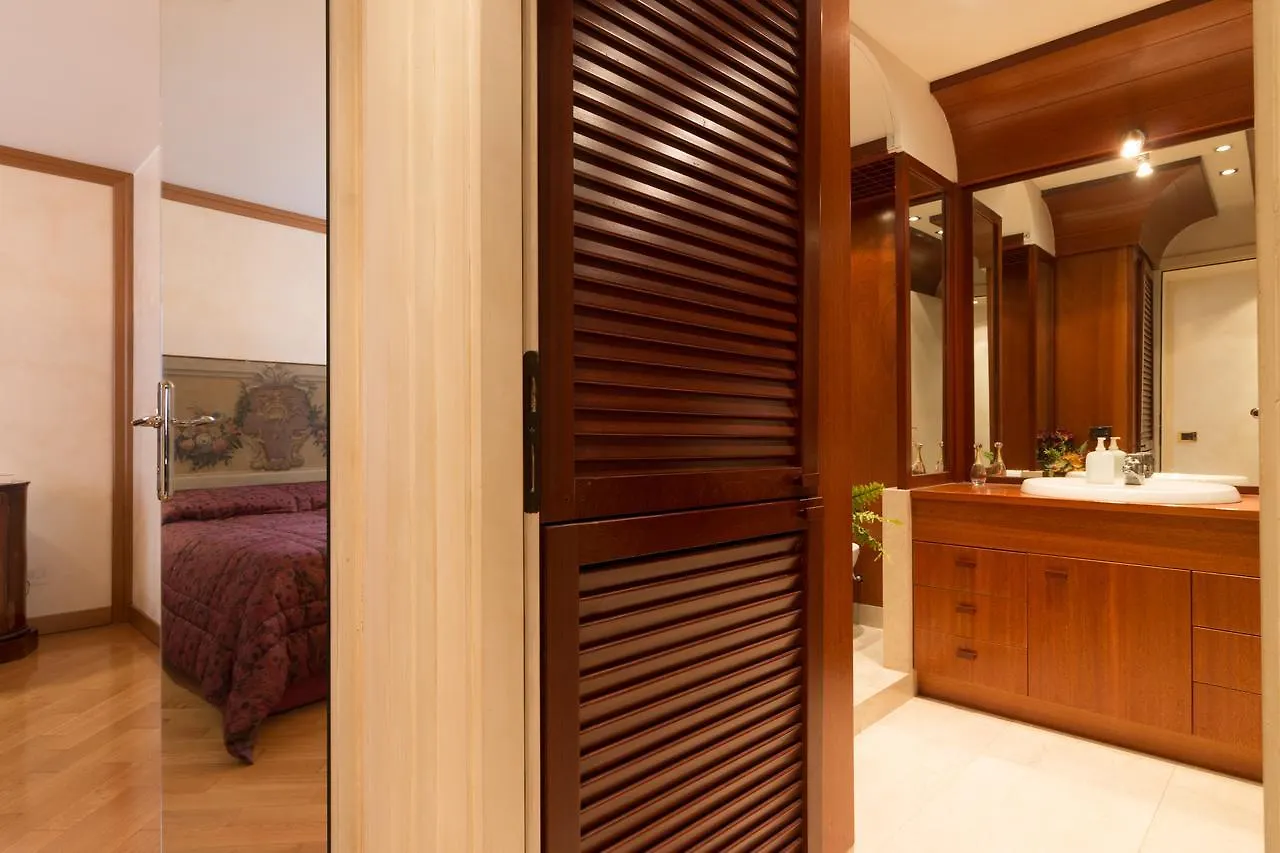La Fenice Double Canal View Venice Apartment